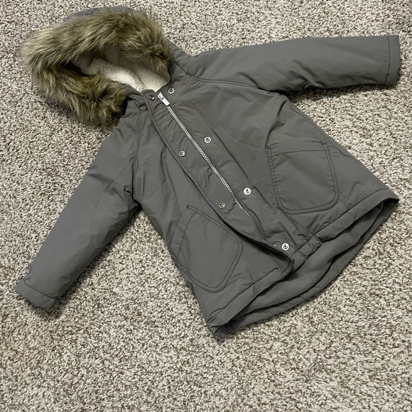 3T Old Navy gray winter coat with a furry hood. - Picture 4 of 4